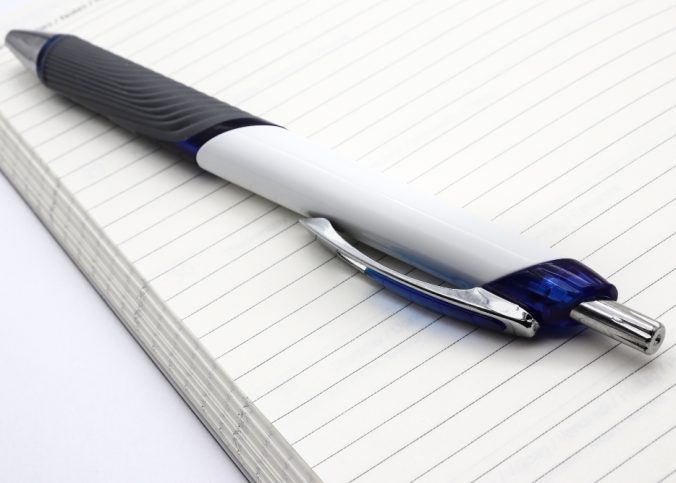 Stylo personnalisé : un objet promotionnel incontournable pour marquer les esprits